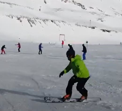 Подробнее о статье Ist Exoskelett Ski-Mojo gut für Snowboard Race Carving ?